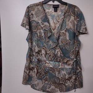 Lane Bryant blouse  women size 18/20 excellent condition 23 inch of arm to arm.